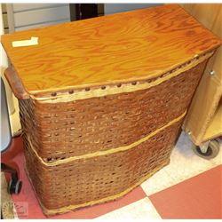 VINTAGE CLOTHES HAMPER