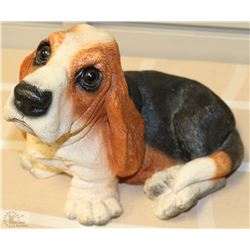 VINTAGE UNITED DESIGN BASSET HOUND SCULPTURE