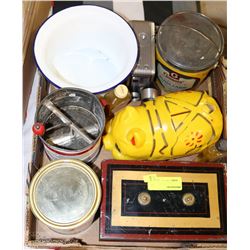 TRAY OF COLLECTIBLES