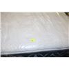 Image 1 : DELUXE SEALY QUEEN SIZE MATTRESS AND BOXSPRING