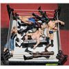Image 1 : WRESTLING RING WITH ASSORTED WRESTLING FIGURINES