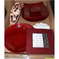 BOX WITH SHOWHOME DÉCOR - 7 PLATES, POTPOURRI IN