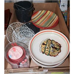 FLAT WITH 4 LARGE PASTA BOWLS, 2 PLATES, 3 TIER