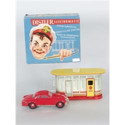 Varia : Tankstelle mit Modellauto. Farbig bedrucktes Blech und Kunststoff. Batteriebetrieb. Marke Di