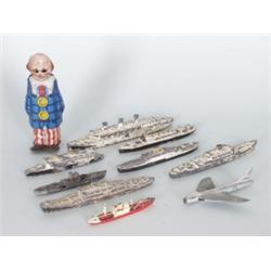 Varia : Konvolut Schiffsmodelle. Metallguss. Ca. 32 Modelle, teilweise im Boden bez. Marke Wiking Mo