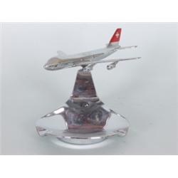 Varia : Aschenbecher Swissair. Chrom-Ascher mit Modell einer Boeing 747. H: 13