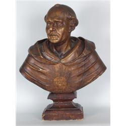 Varia : Auf rechteckigem Sockel Büste des Heiligen im Ordensgewand der Franziskaner. Auf der Brust t