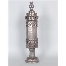 Zinn - Kupfer - Messing - Bronze : Pokal. Zinn. Achteckiger Körper auf rundem Stand. Lyrabekrönter D