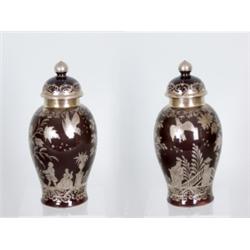 Fayencen - Steingut - Steinzeug : Deckelvase. Fayence. Rötlicher Scherben, kaffeebraune Glasur. Balu