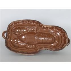 Fayencen - Steingut - Steinzeug : Pastetenform. Braun glasierter Ton. Krebsform auf Kufenfüßen, zwei