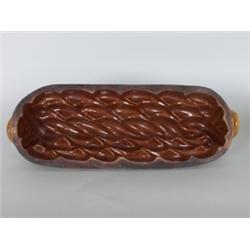 Fayencen - Steingut - Steinzeug : Backform. Ton, gelb und braun glasiert. Längsovale Zopfform mit Gr