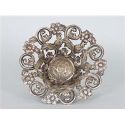 Silber : Körbchen. Auf rundem Stand durchbrochen gearbeitete Wandung aus Blattranken und Blüten. 2.H