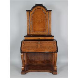 Möbel - Einrichtung : Schreibsekretär à trois corps. Nadelholz, Thuya und Ebenholz furniert. Pultart