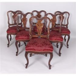 Möbel - Einrichtung : Sechs Barock-Stühle. Nußbaum. Allseits geschweifte, profilierte, mit Rocaille 