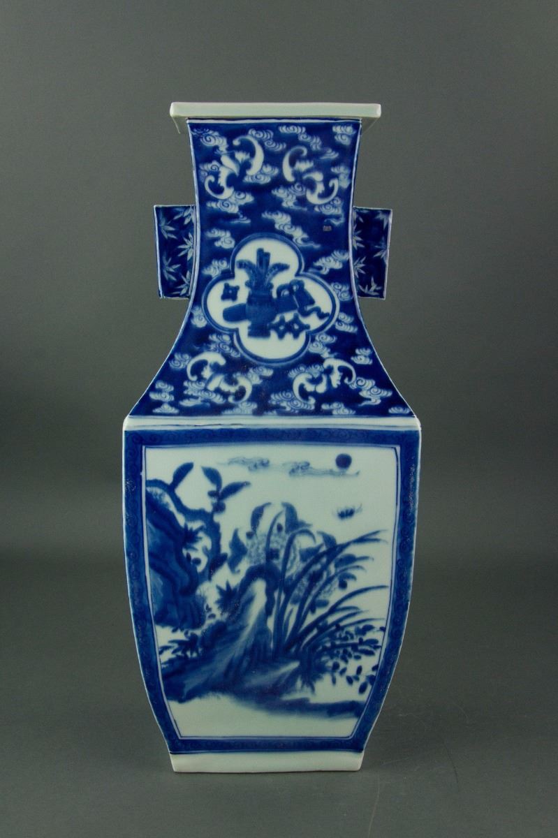 Chinese Blue and White Square Porcelain Vase Chinese Blue and White Square Porcelain Vase i