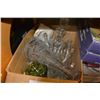 Image 1 : BOX OF COLLECTIBLE BOTTLES AND DECANTERS