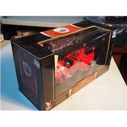 Road Signature - 1/24 1941 GMC Fire Truck, Die Cast Metal W/ Removable Ladder, Fire Extinguisher, An