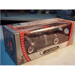 Road Signature - 1/18 1937 Studebaker Coupe Express Pick Up