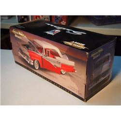 American Muscle Mint - 1/18 1956 Ford Fairlane Sunliner