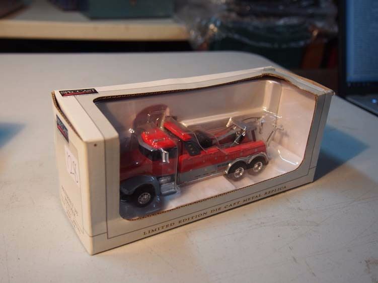 Modellino Peterbilt 389 In Scala 1:64 Con Letto Piatto - Colore Verde - Foto 4