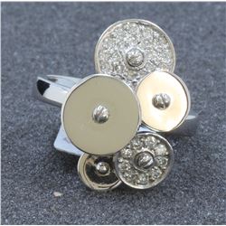 14K WHITE GOLD RING : 6.8g / Diamond: 0.33ct