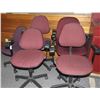 Image 1 : LOT OF 5 RED OFFICE CHAIRS & PLANT