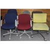 Image 1 : LOT OF 6 ASSORTED OFFICE CHAIRS & 2 DESKS ONE WITH