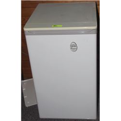 DANBY DCR121WE WHITE MINI BAR FRIDGE
