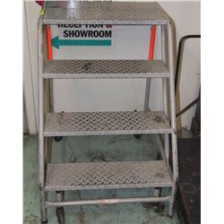 4 STEP ROLLING LADDER