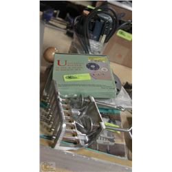 BOSCH ROUTER WITH UNIVERSAL ROUTER PLATES AND