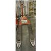 Image 1 : 5500LB WRANGLER PALLET JACK
