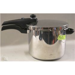 LARGE TTK PRESTIGE LTD PRESSURE COOKER 8.0QT