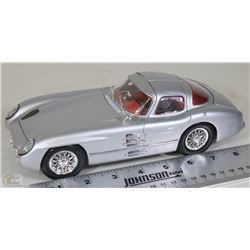 MAISTO MERCEDES-BENZ 300 SLR 1:18 DIECAST CAR