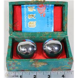 GREEN DECORATIVE BOX W/ZEN STRESS BALLS