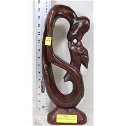 KISSING COUPLE WOODEN STATUE