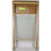 Image 1 : ANTIQUE GLASS WASH BOARD