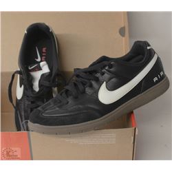 NEW NIKE AIR RUNNING SHOES MENS SIZE 9.5