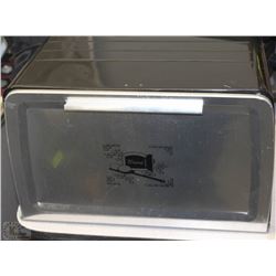 VINTAGE METAL BREAD BOX (WEST BEND)