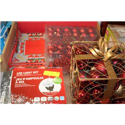 FLAT OF CHRISTMAS DECORATIONS INCL TABLE LINENS,