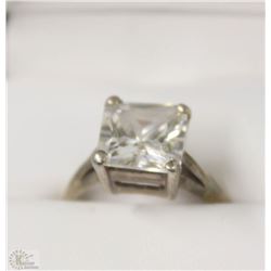 .925 SILVER RING W/CZ STONE - SIZE 8