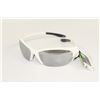 Image 1 : MENS FOSTER GRANT WHITE SUNGLASSES