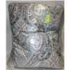 Image 1 : KING SIZE YVETTE MODERN PAISLEY PATTERN COMFORTER