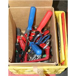 YELLOW TOTE W/ ASSORTED SAW BLADES & SCREW DRIVER