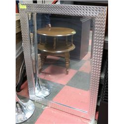 DECORATIVE WALL MIRROR
