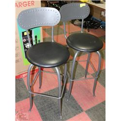2 BAR STOOLS