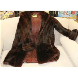 TRUTE EXCLUSIVE FURRIERS FUR COAT - M/L SIZE