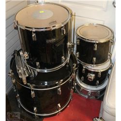 PEARL MAXIMUM 5PC DRUM KIT