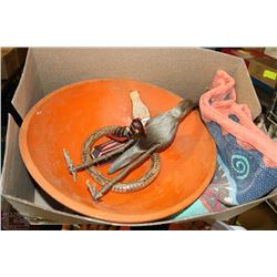BOX WITH WOODEN BOWL, EXOTIC BIRDS AND WOODEN
