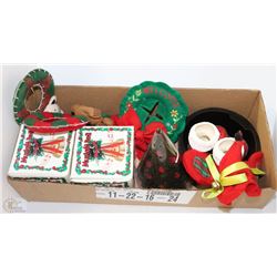 LOT OF CHRISTMAS DECORATIONS INCL 2 MUSICAL