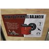 Image 2 : HEAVY DUTY WHEEL BALANCER - NEW IN BOX